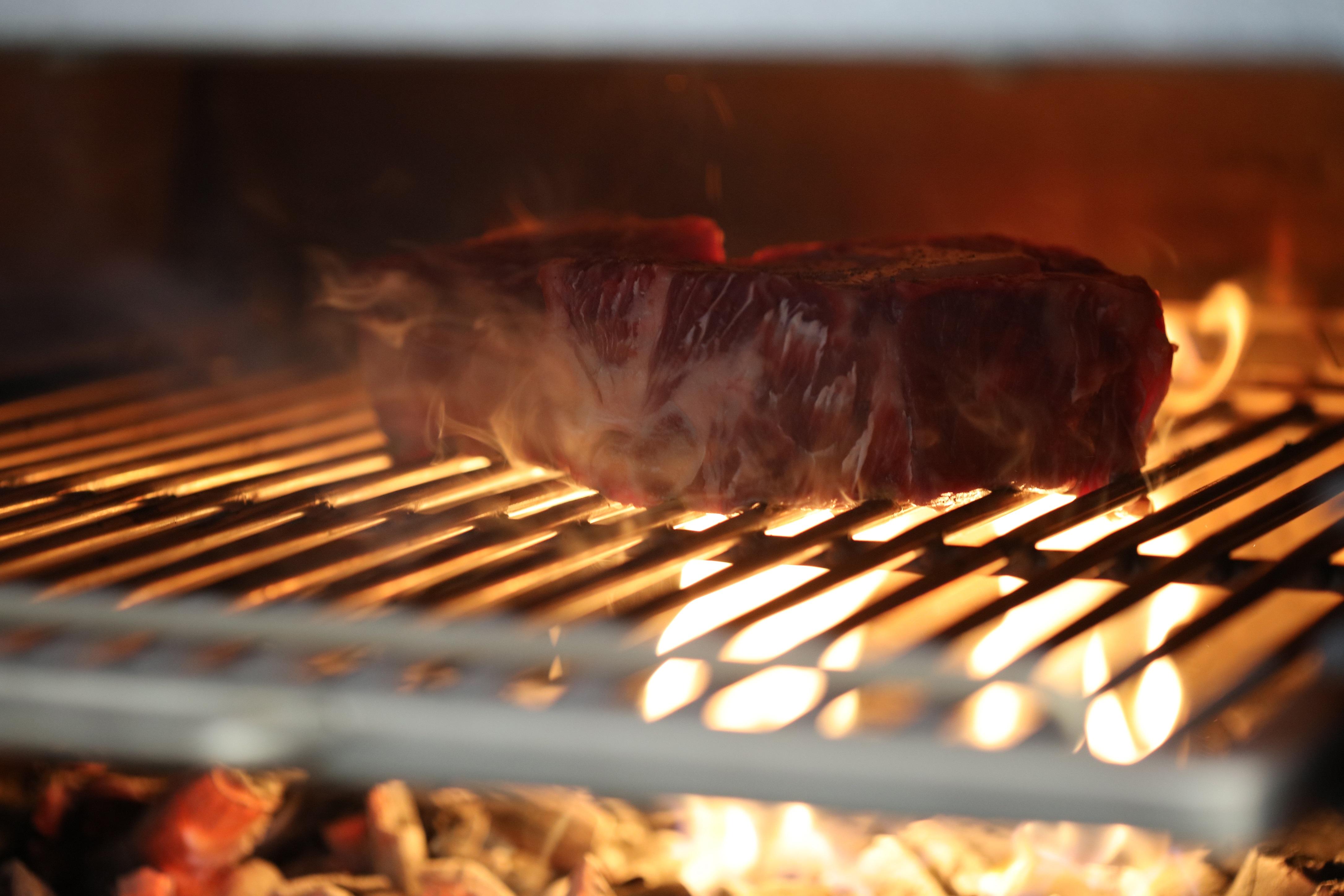 Bo Hotel Palma Екстериор снимка A steak being cooked on a barbecue.