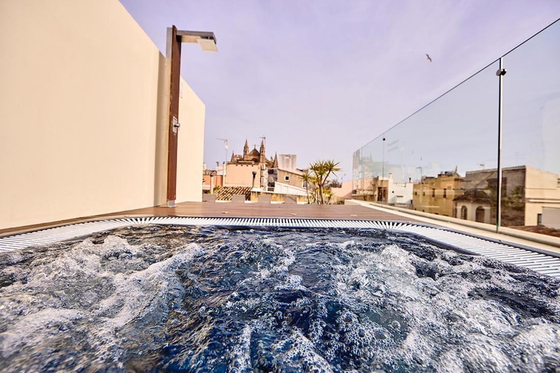 Bo Hotel Palma Екстериор снимка Hot tub on the rooftop